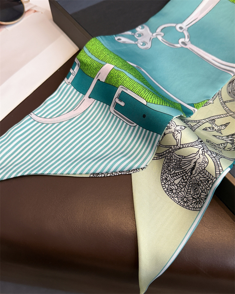 Women's Double-sided Print Sil - Ascot Neck Scarf incelemesi ve fiyatı